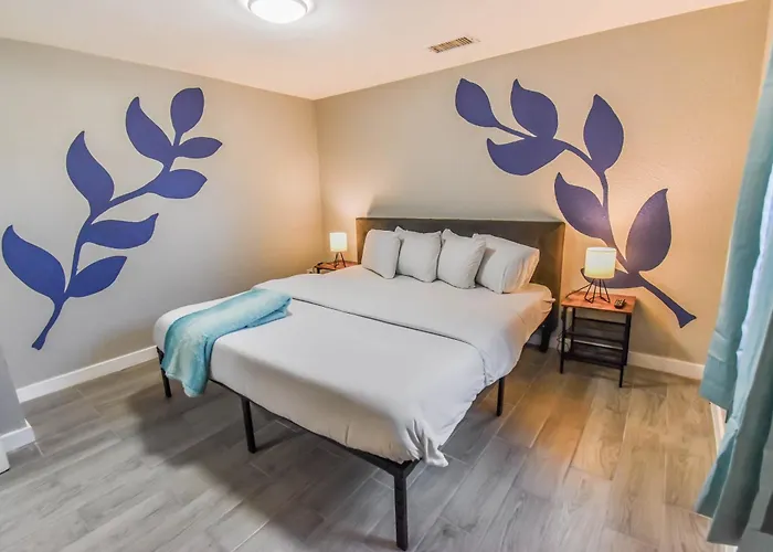 Vibrant & Cozy Two Bedroom Lower Unit King Beds