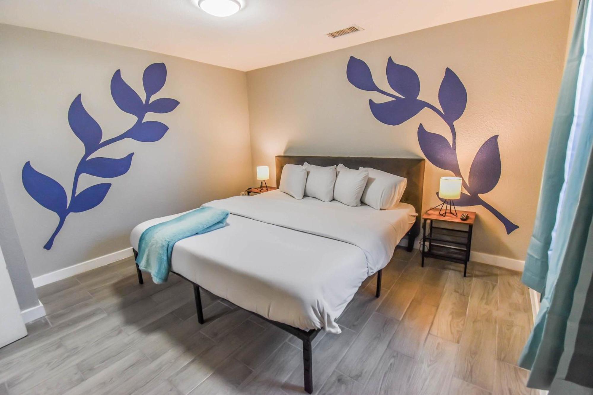Holiday home Vibrant & Cozy Two Bedroom Lower Unit King Beds Denver