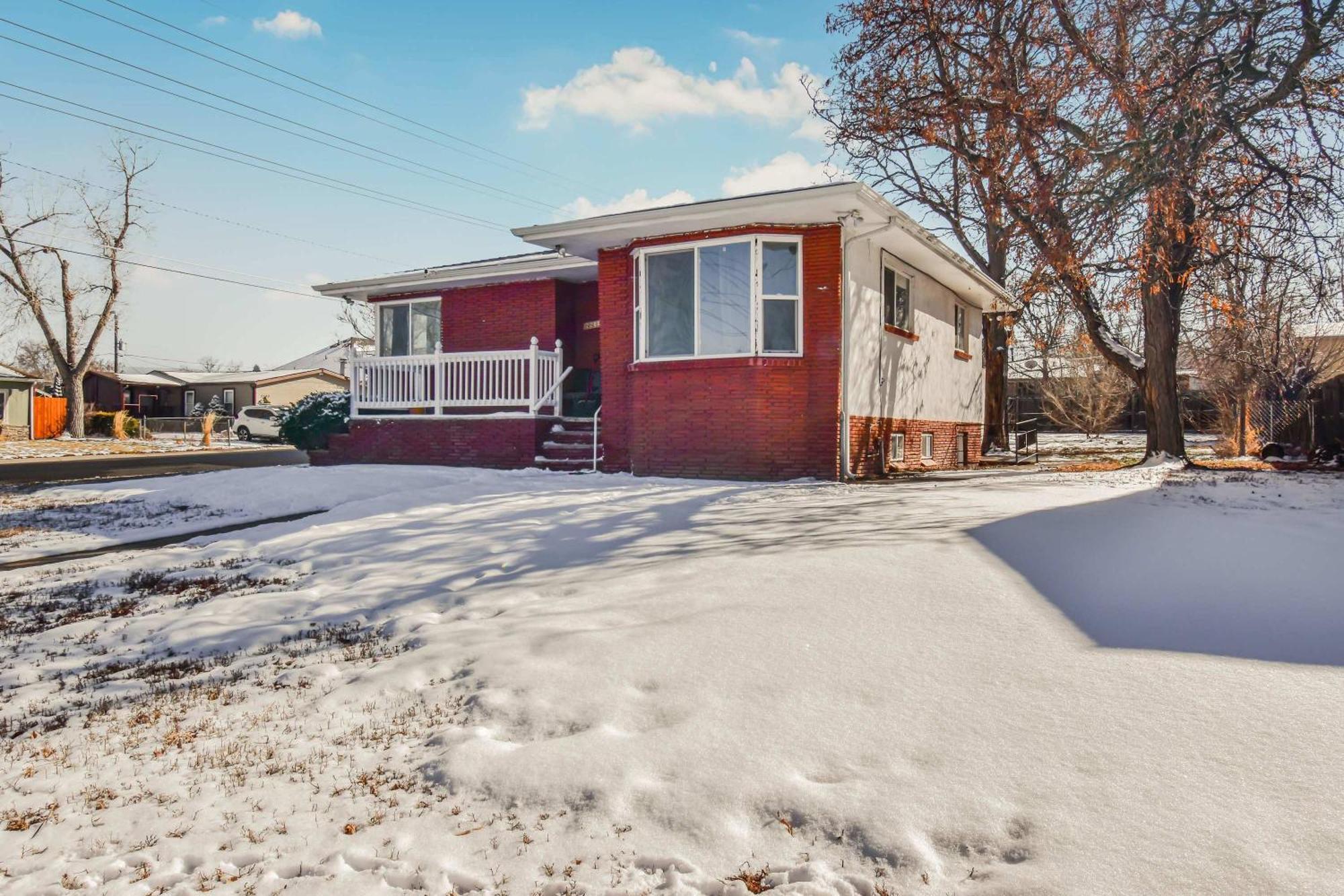 Vibrant & Cozy Two Bedroom Lower Unit King Beds Holiday home *