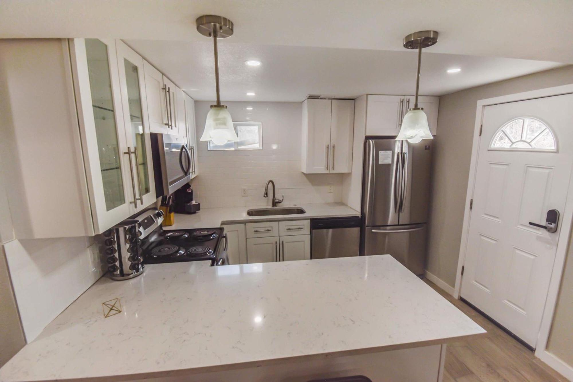 Holiday home Vibrant & Cozy Two Bedroom Lower Unit King Beds